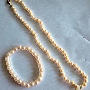 Elegant Pearl Necklace and Bracelet Set